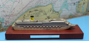 Cruise ship "Costa Magica" (1 p.) IT 2004 in ca. 1:1400